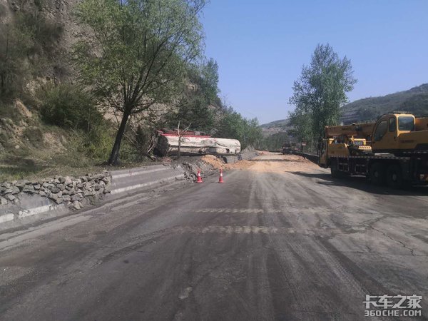 超载货车失控致9人死亡 刹住车就这么难