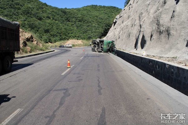 超载货车失控致9人死亡 刹住车就这么难