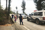 石柱：皮卡车变“大巴” 一车坐了15人