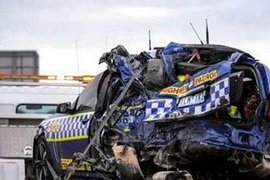澳洲：时速破百的卡车导致4名警察当场身亡