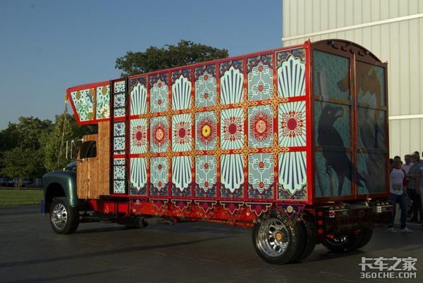 巴基斯坦文化与美国混动卡车完美结合，这样的艺术品你喜欢吗？