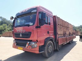 打包砖运输既要轻量化也要长轴距,车主大胆选择了9米6重汽T5G