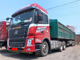 重卡性价比之王 偶遇三一军亮版牵引车