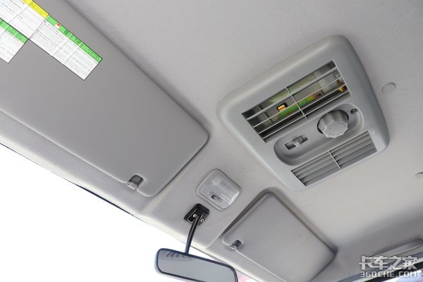 搭载全柴115马力机 康铃J5有颜有料配置高 货厢容积18个方