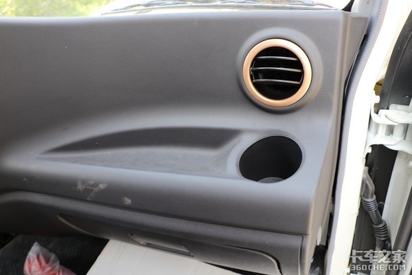 搭载全柴115马力机 康铃J5有颜有料配置高 货厢容积18个方