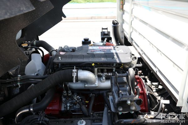 搭载全柴115马力机 康铃J5有颜有料配置高 货厢容积18个方