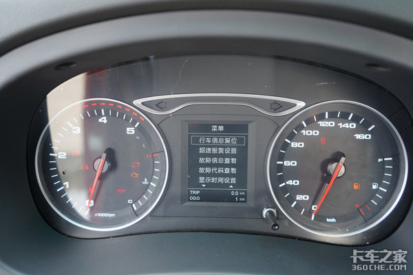 搭载全柴115马力机 康铃J5有颜有料配置高 货厢容积18个方