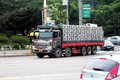 超1吨最多罚5万元 难怪外国超载货车少