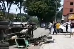 ��2��2�� ����һ����������ײ��������