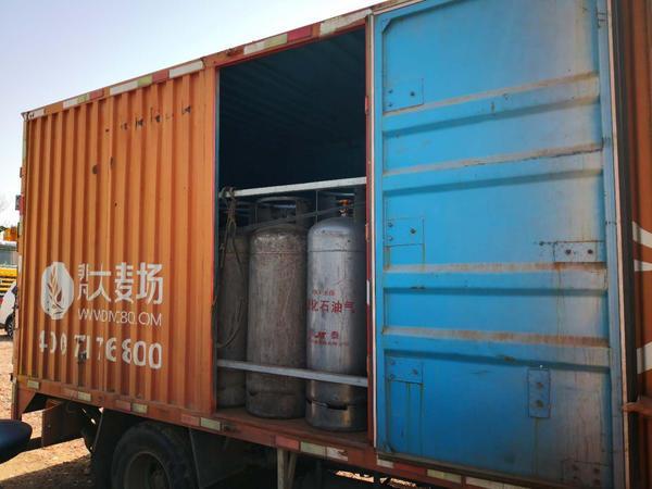 最高罚10万 小货车拉45瓶煤气罐想倒卖