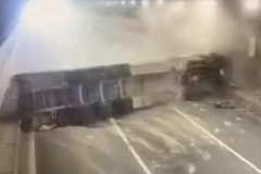 �ɶ����ֳ����а�һ�����ͻ����Ʒ�