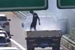 �ɺޣ�������������ͷ �Ա߻���������