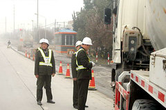 �ӱ���ɽ��չ��·�����ҡ��������λ