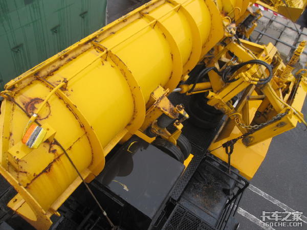 ******载重32吨 带你看五十铃6X6重型卡车