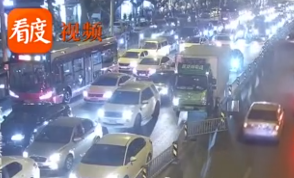 ����ײ��������һ����֮��&nbsp;���������