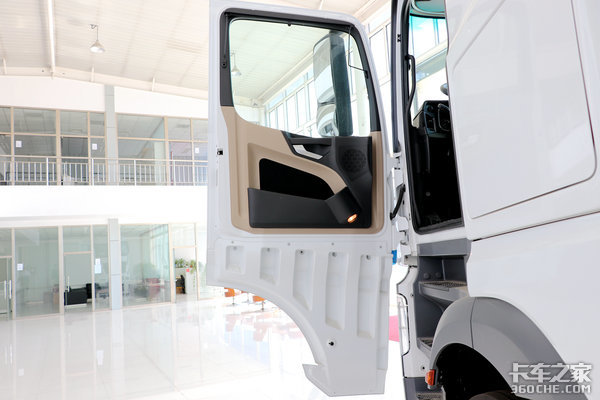 ����������(12)&nbsp;6x4��������New&nbsp;Actros