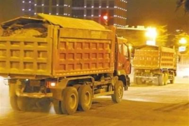 两会：货车超载以危险驾驶罪入刑 司机、直接获益人均追究刑事责任