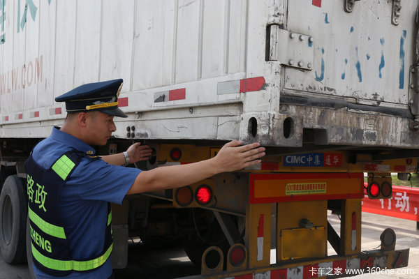 卡家时评：醉驾认罚从宽处理、开车打电话扣6分，这些两会提案你咋看