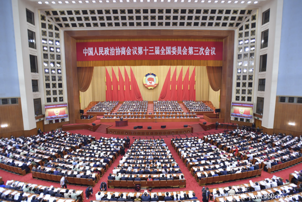 超载入刑、国三补贴、高速免费……这5大两会提案卡友们怎么看？