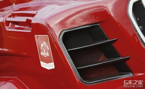 600马力V8发动机,8气囊悬挂,战斗民族的长头卡车配置很狂野