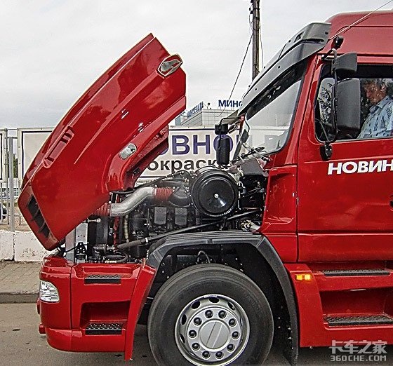 600马力V8发动机,8气囊悬挂,战斗民族的长头卡车配置很狂野