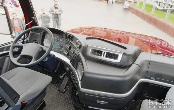 600马力V8发动机,8气囊悬挂,战斗民族的长头卡车配置很狂野