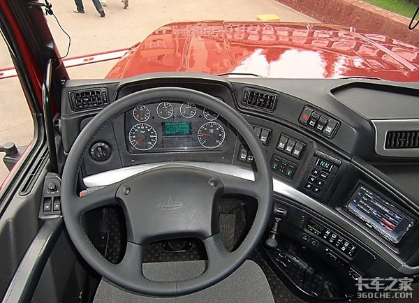 600马力V8发动机,8气囊悬挂,战斗民族的长头卡车配置很狂野