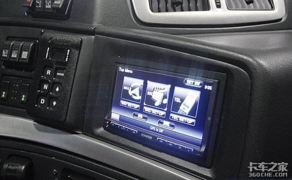 600马力V8发动机,8气囊悬挂,战斗民族的长头卡车配置很狂野