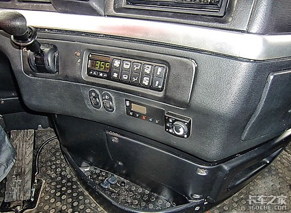 600马力V8发动机,8气囊悬挂,战斗民族的长头卡车配置很狂野