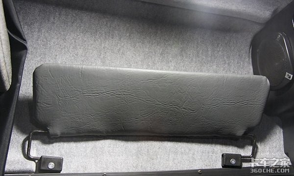 600马力V8发动机,8气囊悬挂,战斗民族的长头卡车配置很狂野