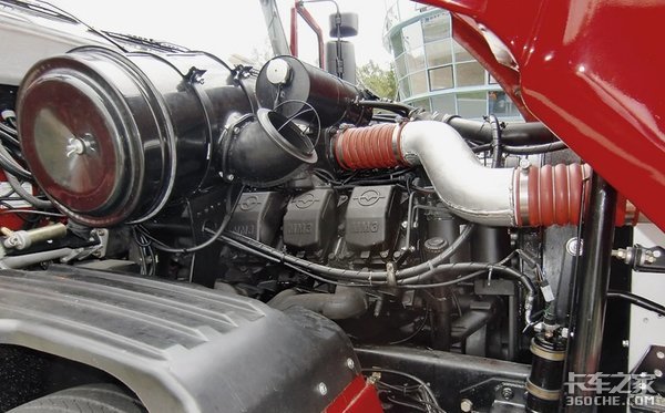 600马力V8发动机,8气囊悬挂,战斗民族的长头卡车配置很狂野