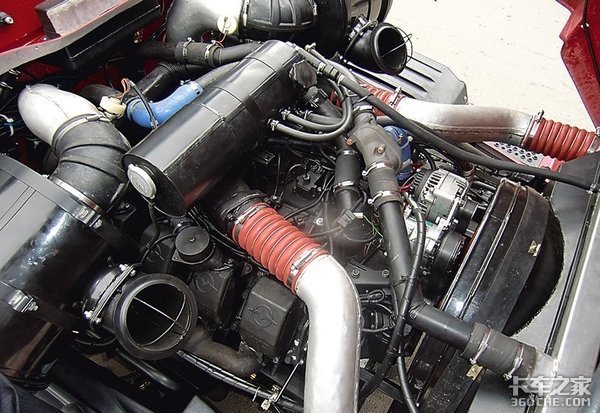 600马力V8发动机,8气囊悬挂,战斗民族的长头卡车配置很狂野