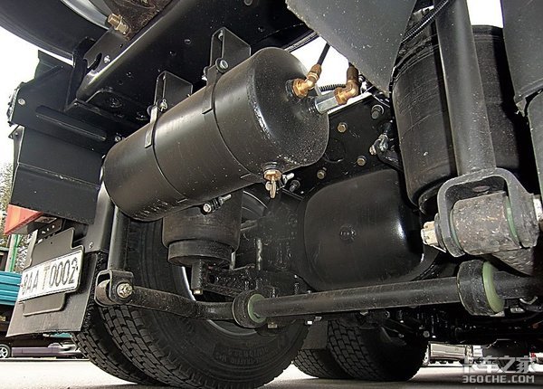 600马力V8发动机,8气囊悬挂,战斗民族的长头卡车配置很狂野