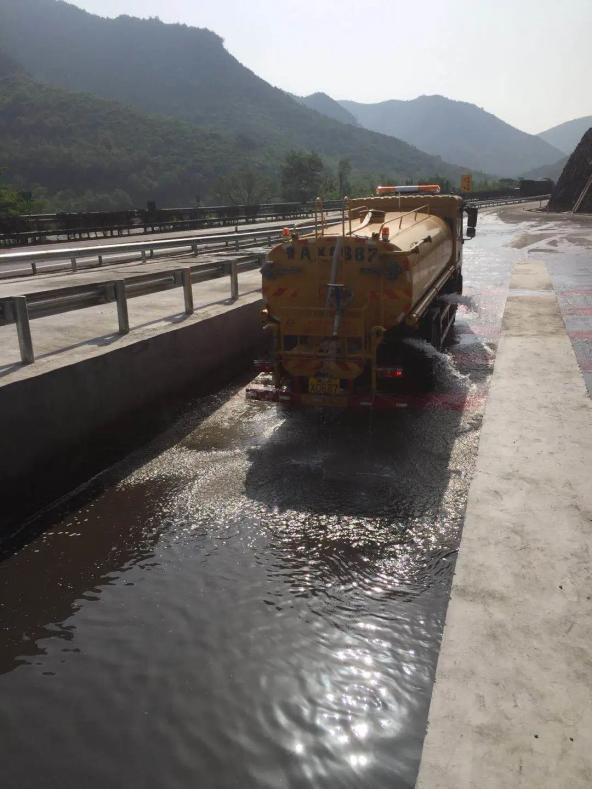 ���Ѹ����ݵ�&nbsp;���¸����ƶ����³�����