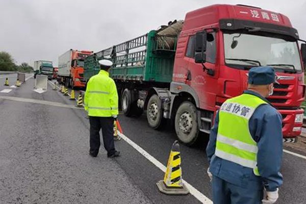 山东治超动真格了 查处违法货车1732辆