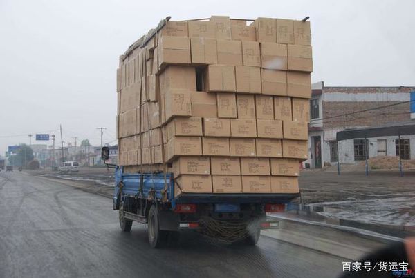 超载者扣6分 部分省市开始严查4米2货车