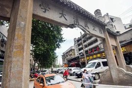 司机驾驶搅拌车撞损武大牌坊 刑事立案是否过度执法？