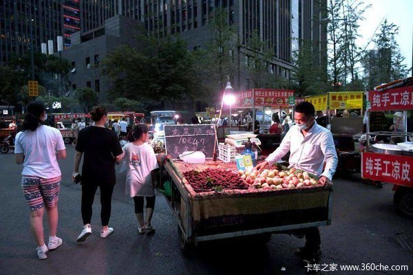 走街串巷摆地摊，你需要这样一台双排微卡，载人拉货两不误