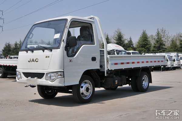 还在用僵尸车、三轮车摆摊？时代不同了，带你看看真正的地摊神车