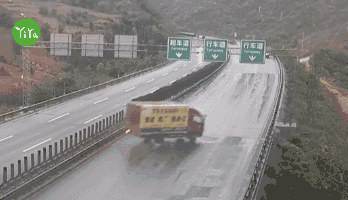 ����&nbsp;��������4������ͬһλ�ô�תȦ