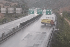 ���� ��������4������ͬһλ�ô�תȦ