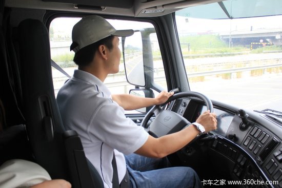 ���ü�ʻС��ʿ&nbsp;�ֶ��ֽ�����θ�ʡ��