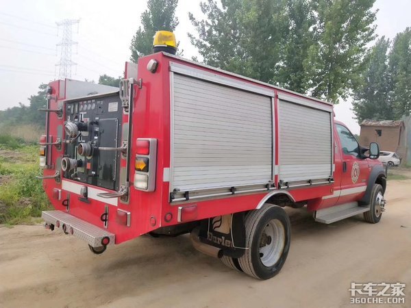 搭载V10发动机 福特F650消防车太帅了！