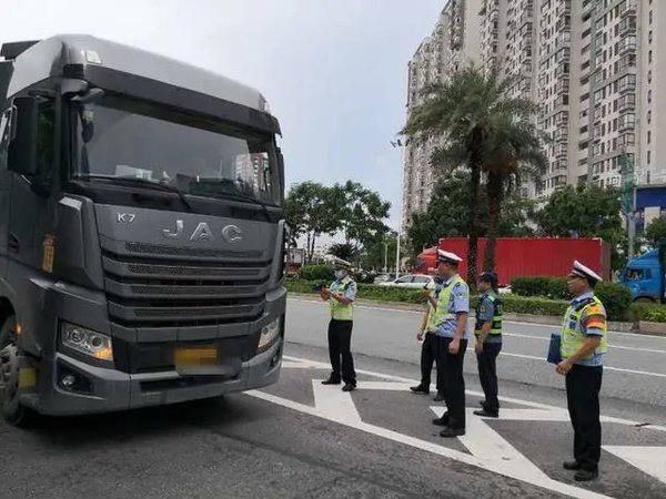 异地用警！东莞严查货车超限超载违法