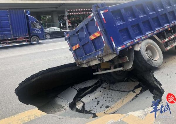 广州番禺突发地陷 货车司机差点背了锅