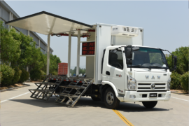 白天能拉货,晚上能摆摊,飞碟奥驰售货车就是这么秀