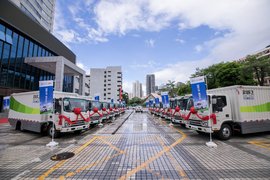 江淮汽车首批51台新能源商用车交付深圳支氏环保