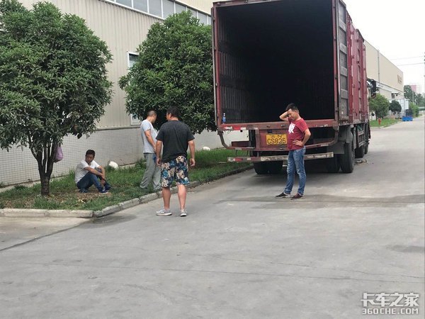 养车1年就挣10几万，半挂车主直言：实在无言面对父母和妻儿