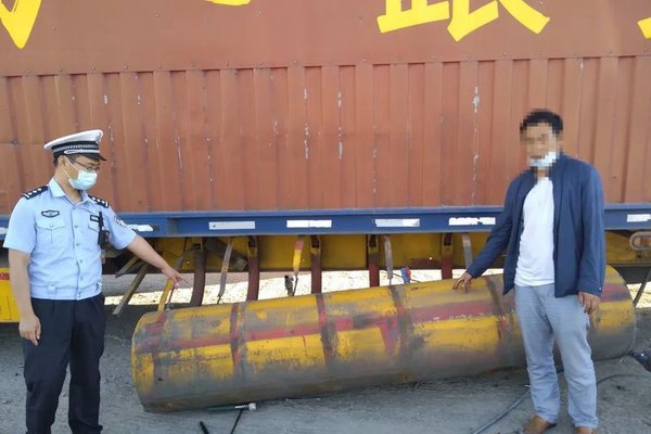 罚款500 货车油箱长1米5 交警:赶紧整改