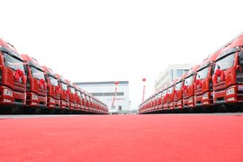 一汽解放&顺华物流——全国首批沥青危化品牵引车百辆交车仪式